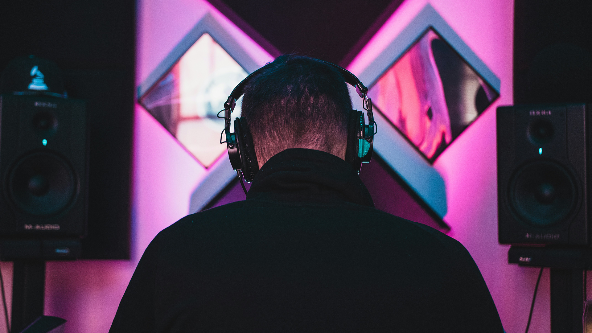 What is 8d Audio, and How Does it Work? Discover the Effect with 10 ...