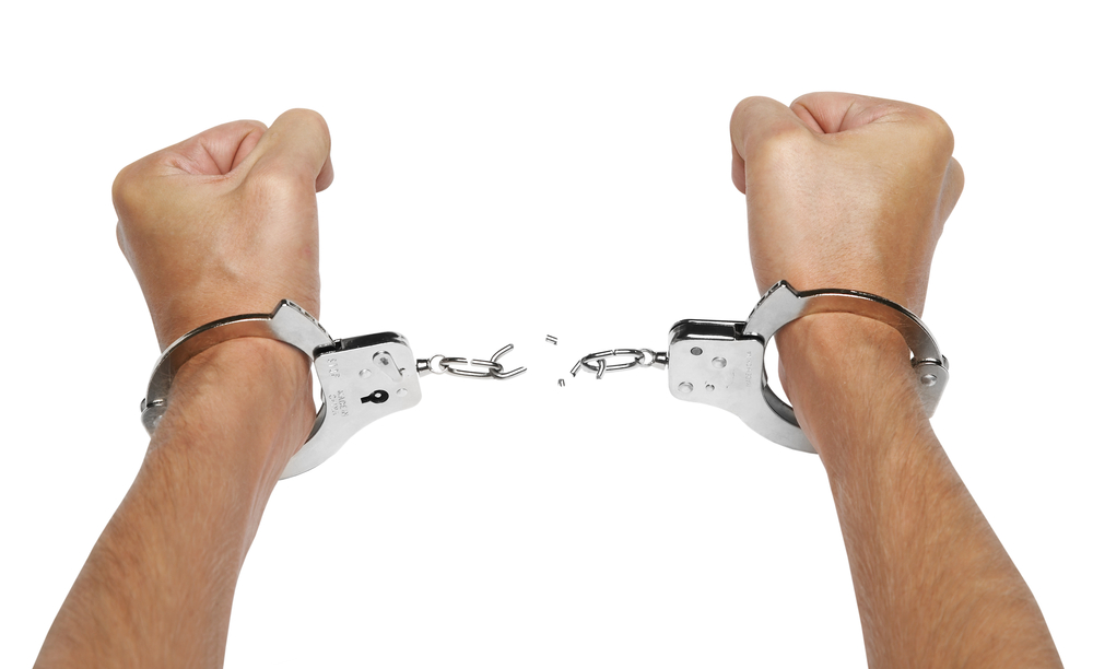 man-breaking-out-of-handcuffs